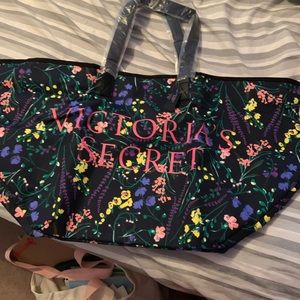 Victoria secret bag ! NEVER USED